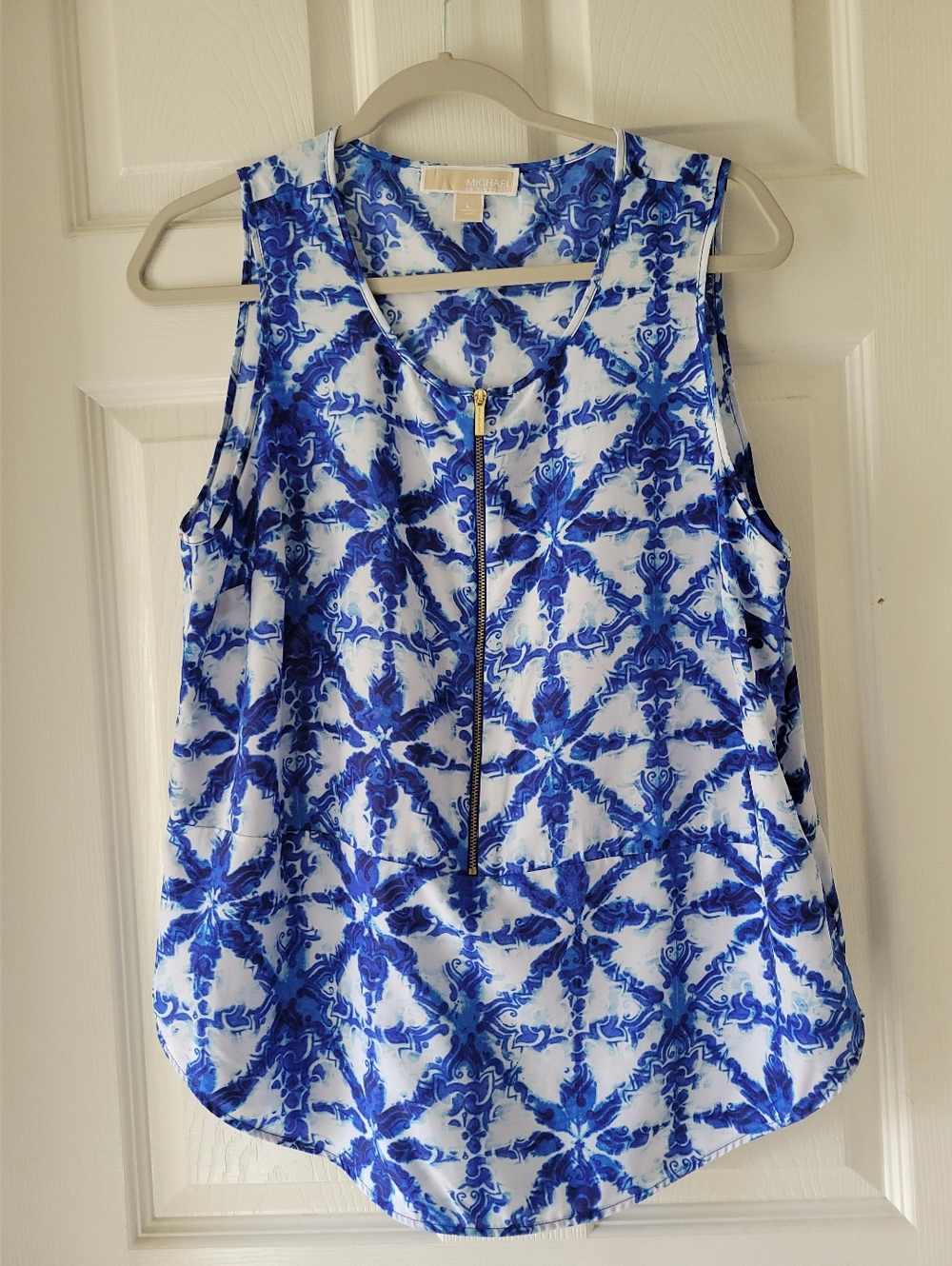 Like New. Michael Kors Blue Floral Tile Print Sleeveless Zip-Front Top Size-L